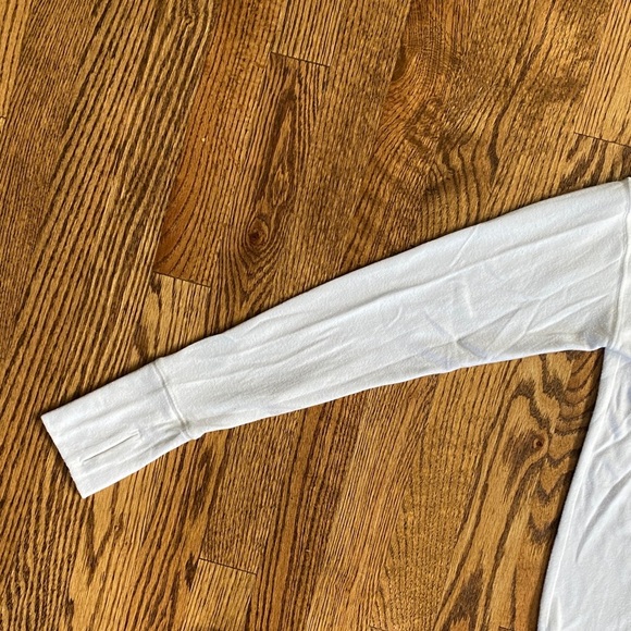 White Athleta rounded hem long sleeve shirt, size S. Great condition some pill - Picture 4 of 11